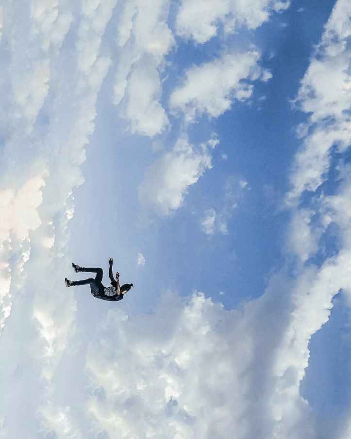 person performing sky jumping